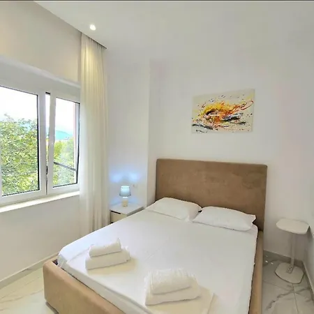 Center Unit For Rent *